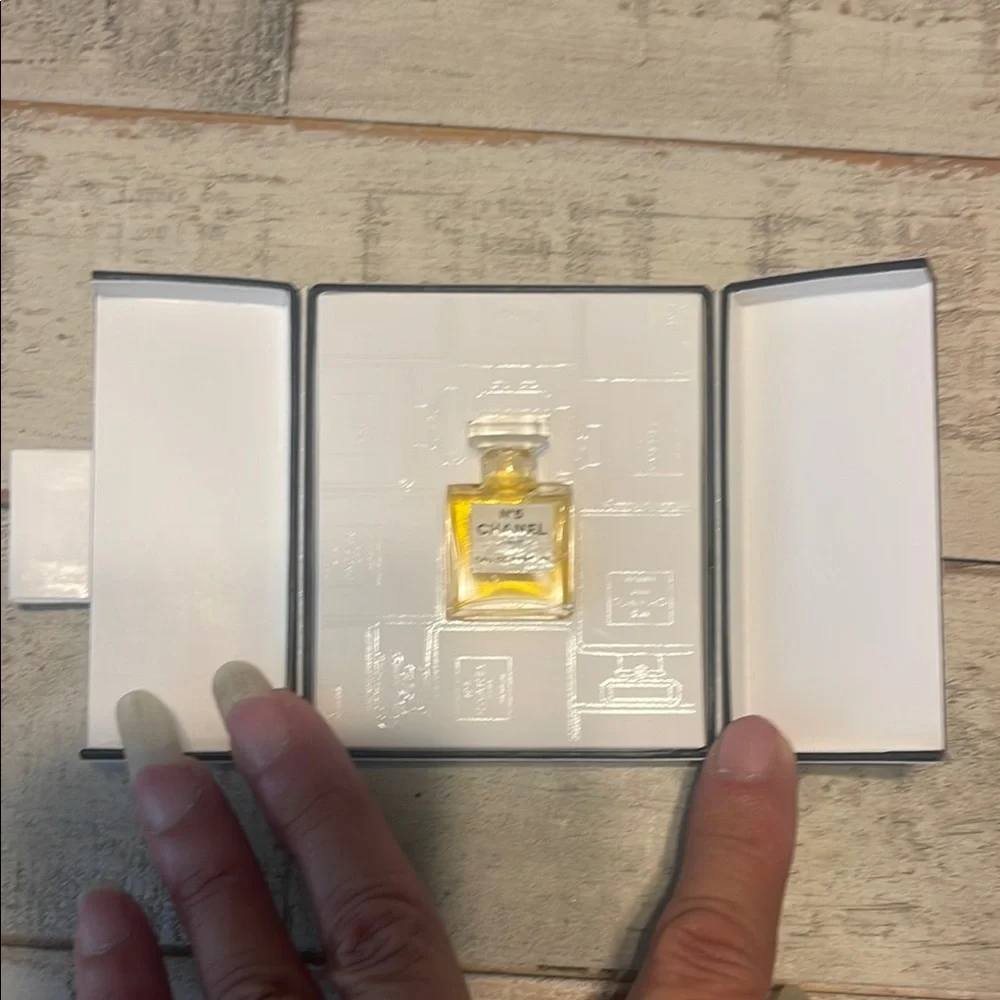 CHANEL N°5 Eau de Parfum - White - Picture 3 of 5